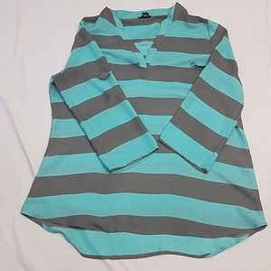 Rue 21 // 3/4 Striped V-neck Pull over